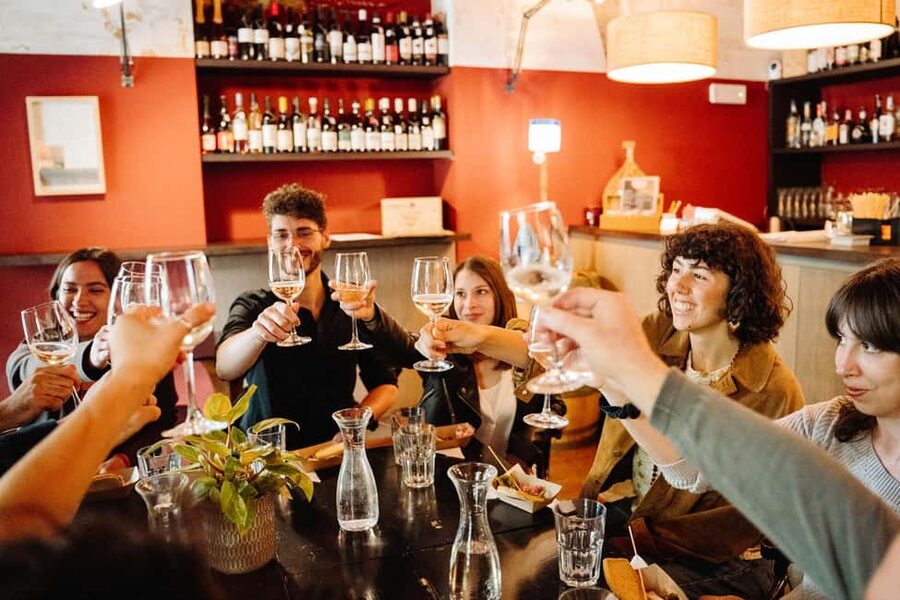 Rome Food Tour: Trastevere Aperitivo, Wine & Pasta Dinner - Vanda’s Natural Wines and Bruschetta Pairings