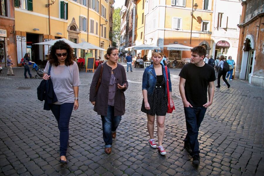 Rome: Food & Wine Tour of Campo de Fiori, Ghetto, Trastevere - Starting in Campo de’ Fiori with Roman market flavors