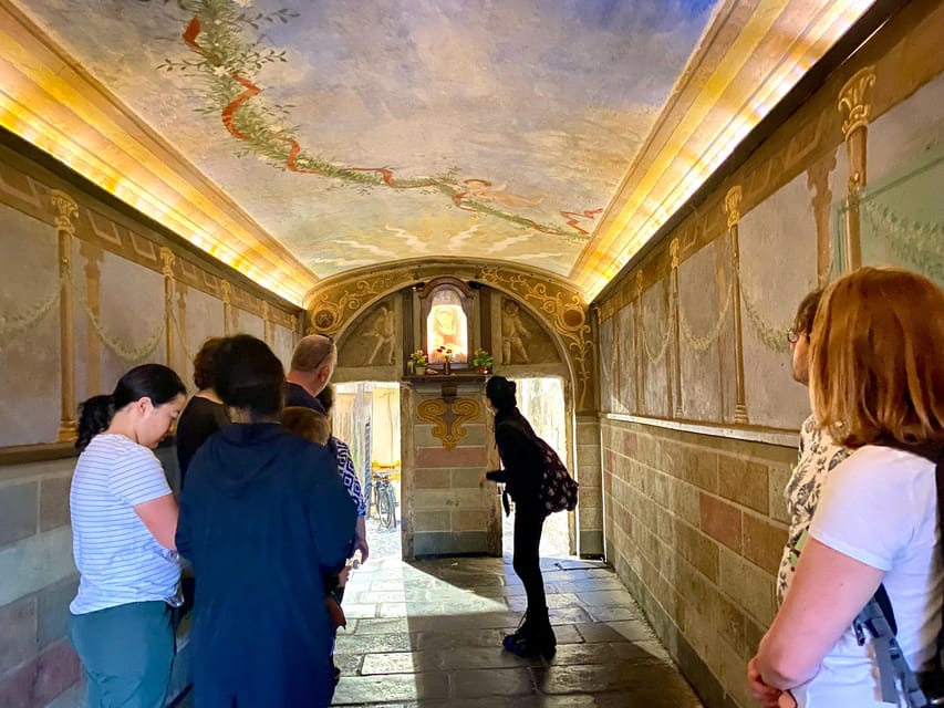 Rome: Jewish Quarter and Campo de' Fiori Street Food Tour - Roman wine and pizza near the square