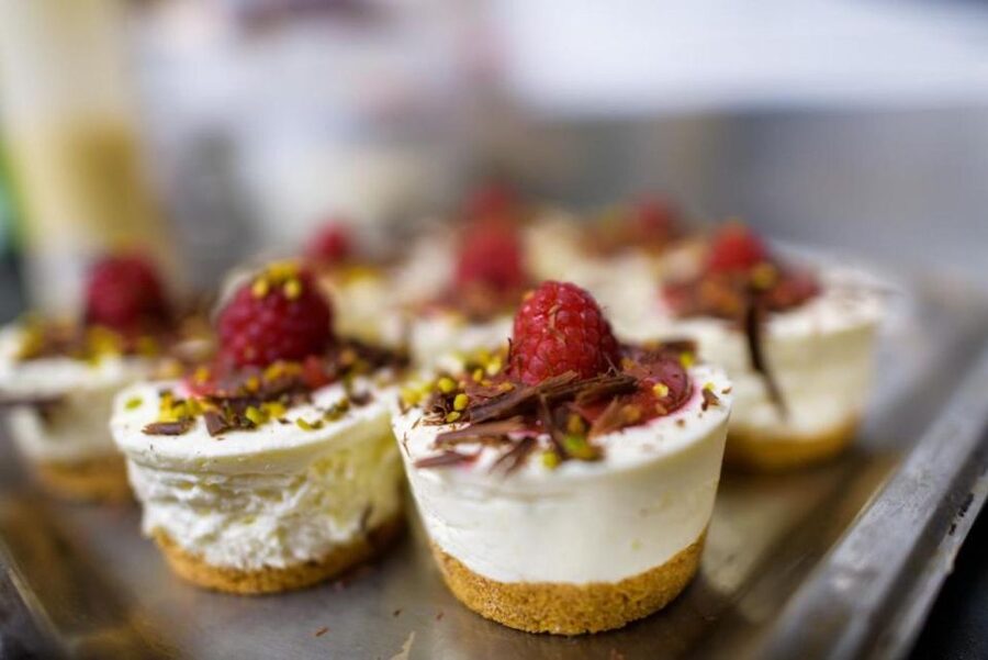 Rome: Roman Restaurant Dining Experience with Food and Wine - Service that helps solo diners and tired arrivals