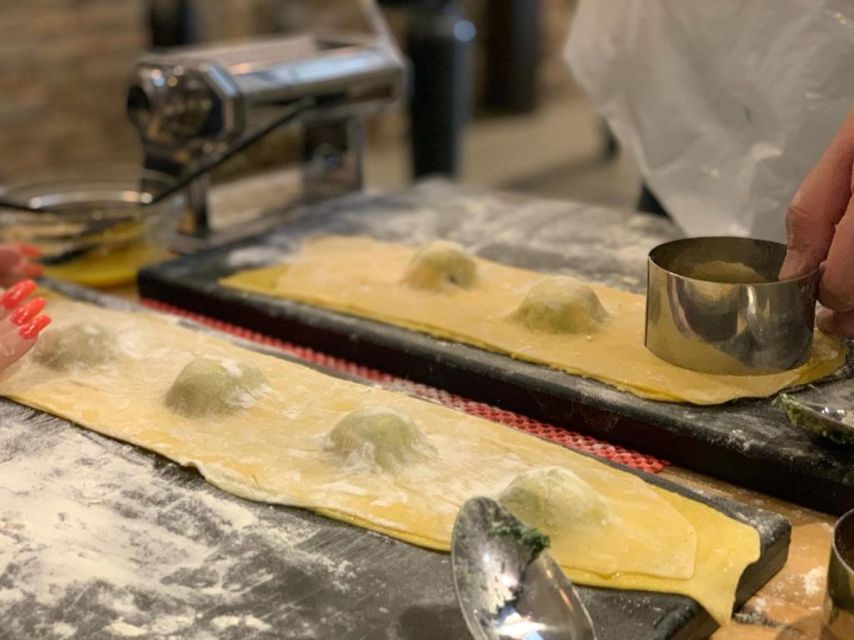Rome: Roman Restaurant Dining Experience with Food and Wine - Choosing between the bronze and gold menus