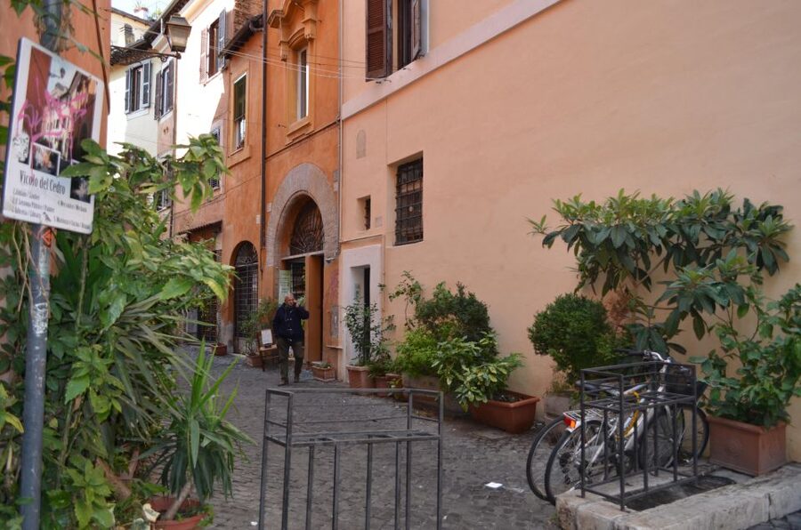 Rome: Trastevere and Jewish Ghetto Street Food Walking Tour - The Jewish Ghetto and its layered story