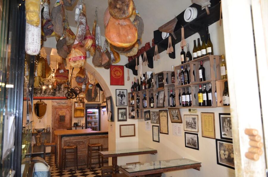 Rome: Trastevere and Jewish Ghetto Street Food Walking Tour - The final tasting on Via dei Pettinari