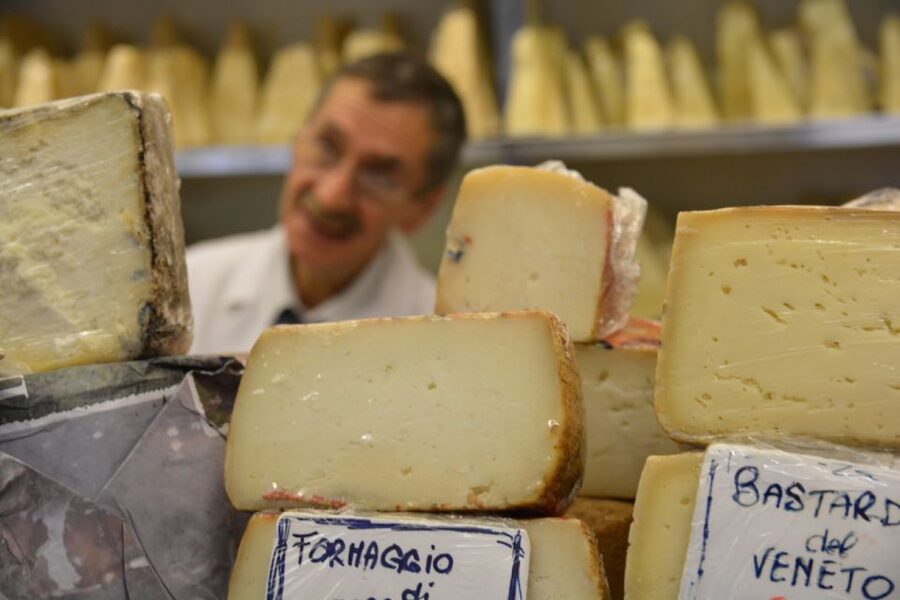 Rome: Trastevere Food and Wine Tasting Tour - Key points at a glance