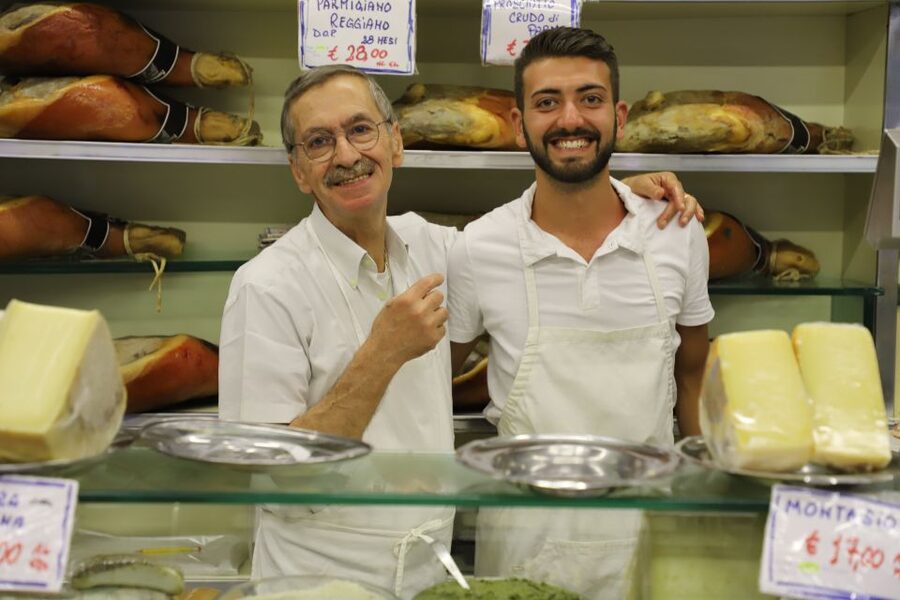 Rome: Trastevere Food and Wine Tasting Tour - Ivo a Trastevere and three kinds of Roman pizza