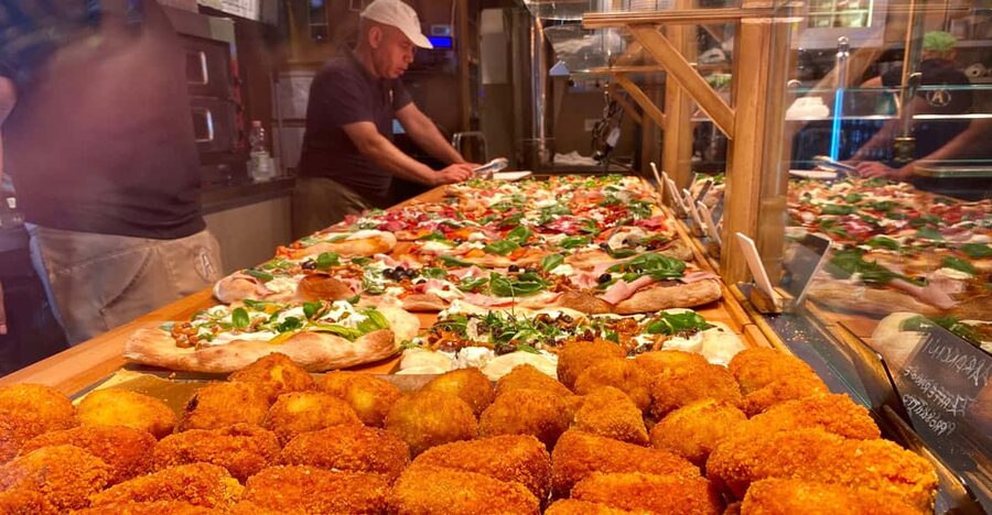 Rome: Trastevere Food Walking Tour with Beer and Wine - Piazza in Piscinula and the first look at local Rome
