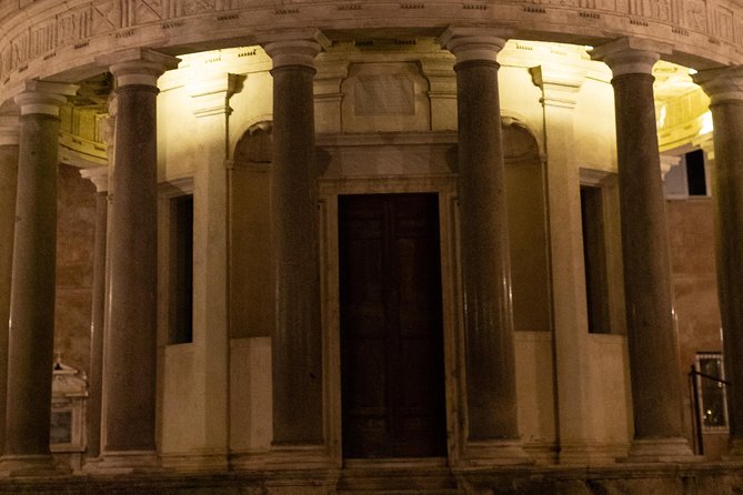 Rome Trastevere Walking Food Tour - Gelato gives you a proper Roman dessert finish