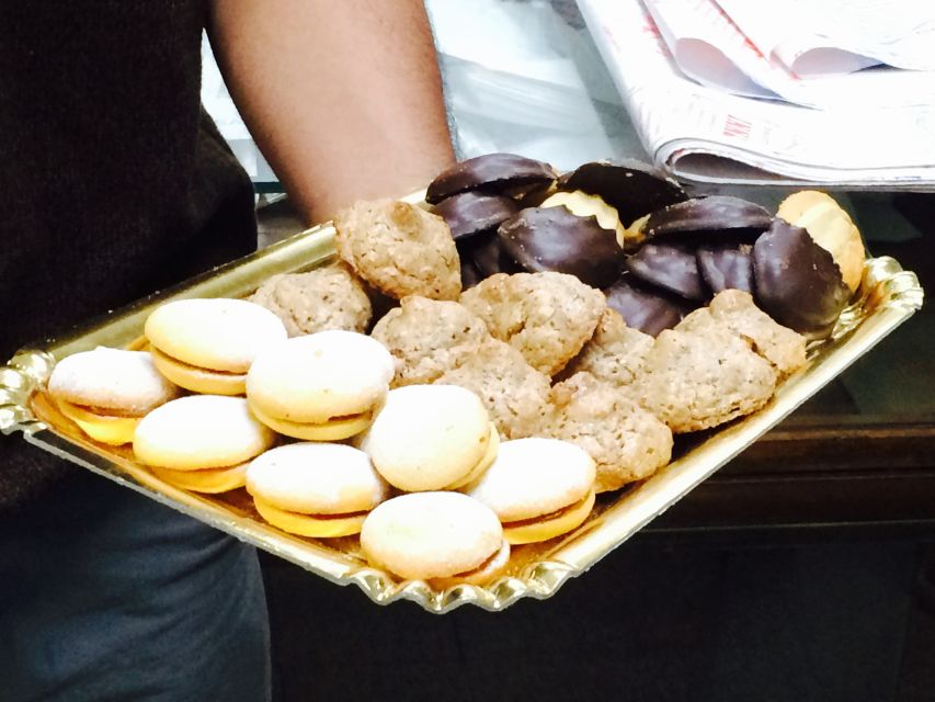 Rome: Twilight Trastevere Food Tour with Wine Tasting - Walking into Trastevere at twilight
