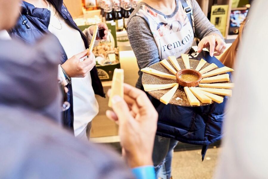 Rotterdam: Food Tour by Bike - Surinamese curry and Moroccan tapas
