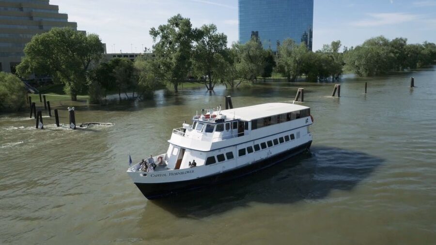 Sacramento: City Cruises Sights and Sips Cruise - Drinks, small bites, and the onboard bar