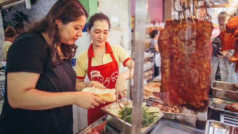 Saigon at Sunset: Ultimate Street Food Experience - Thien Hau Temple and the Chinese side of Saigon