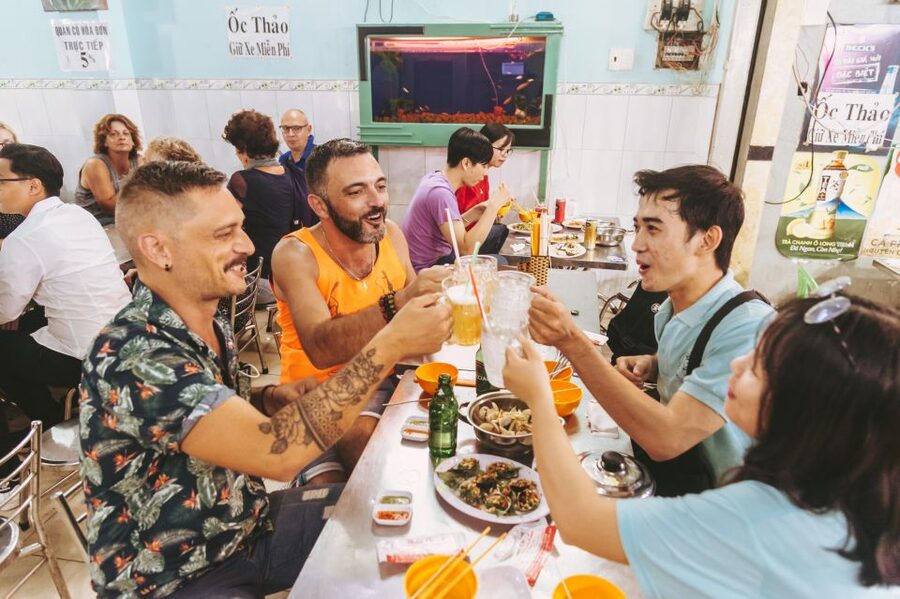 Saigon: Private Backstreets Walking Food Tour - Bánh mì, Saigon beer, and the final food stretch