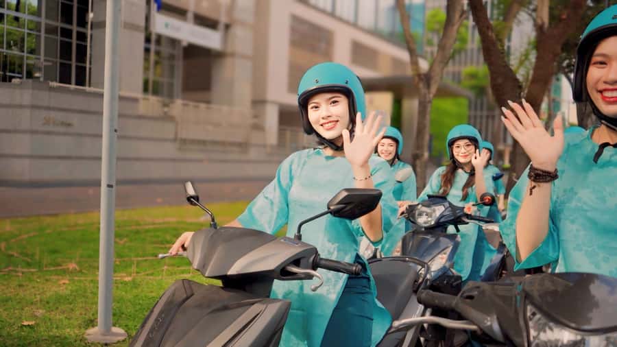 Saigon: Street Food Tasting & Sightseeing Tour by Motorbike - Quick takeaways from the ride