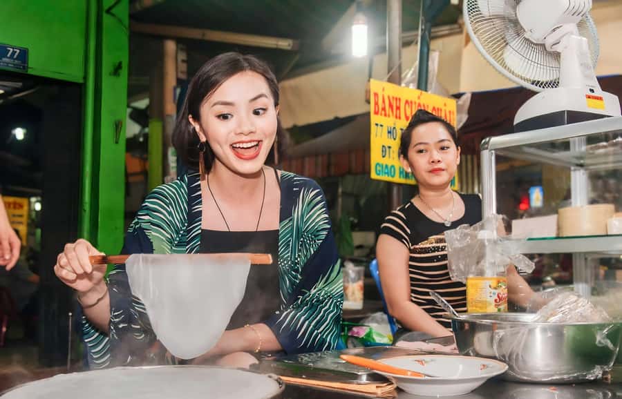 Saigon: Street Food Tasting & Sightseeing Tour by Motorbike - Markets and small bites near the flower district