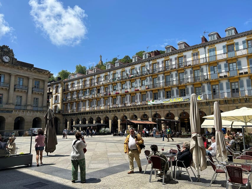 San Sebastian Food Tour with Pintxos & Drinks with a Local - Finishing with Basque cheesecake