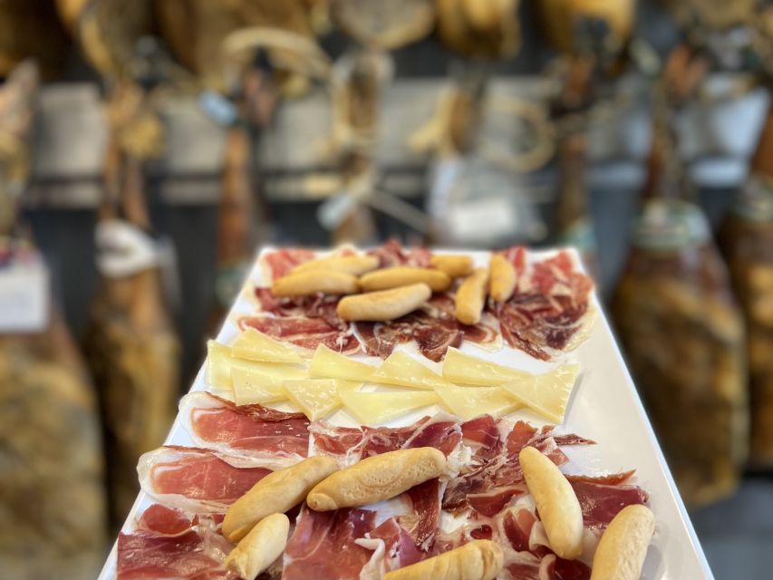 San Sebastian: Market, Pintxos and Wine Tasting Tour - The Gilda and the olive shop