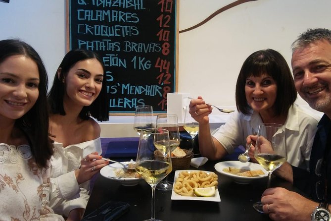 San Sebastian Pintxos Tour for Gourmets in the Old Town - Walking through Parte Vieja