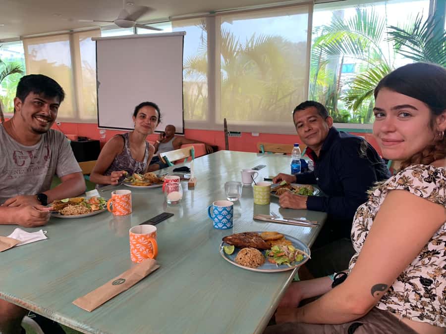 Santa Marta: Guided Walking Food Experience - The guides make the difference