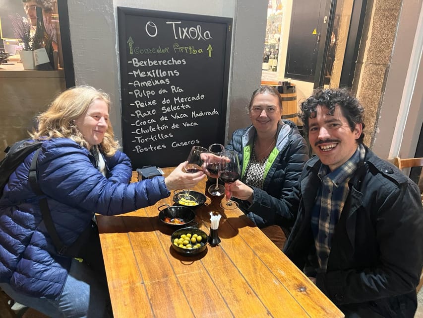 Santiago: Guided Foodie Tour with Drinks, Tapas & Live Music - Why the small group matters