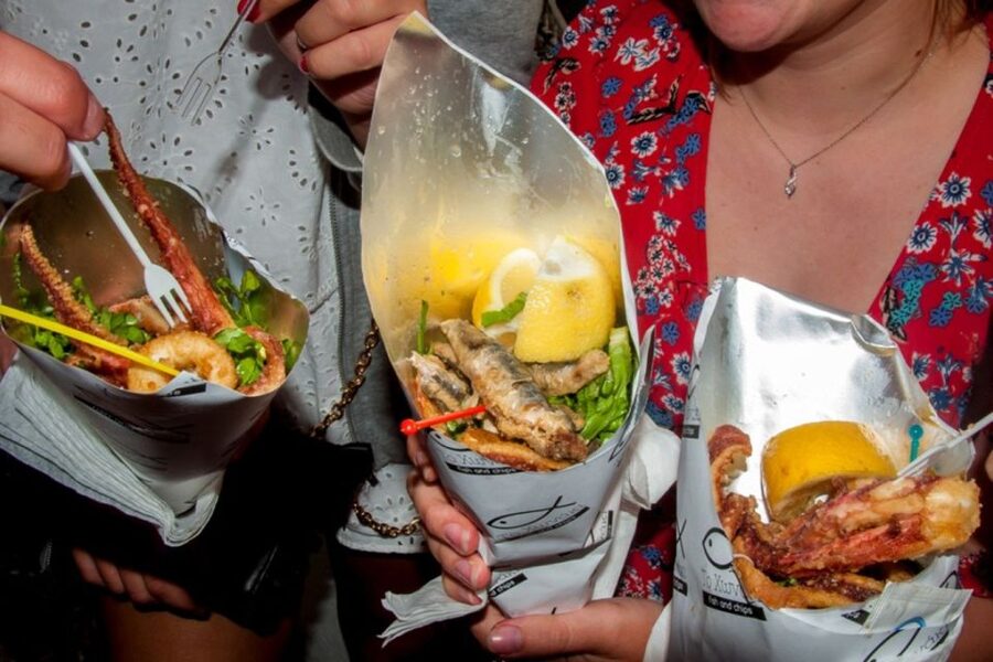 Santorini: Sunset Walking Tour with Local Food and Drinks - What makes this Santorini food tour worth considering