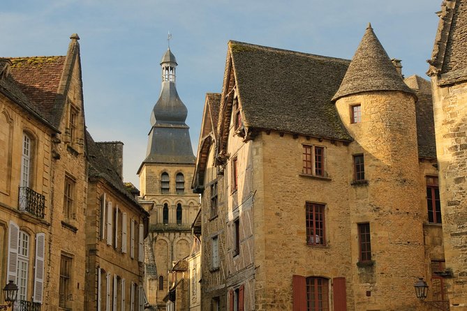 Sarlat Gourmet Tour and Market Visit - Market days, crowds, and the best way to use your time