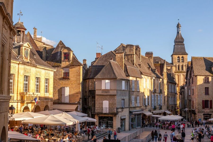 Sarlat Gourmet Tour & Market Visit with Tastings - Starting at Place Pasteur and entering the old town