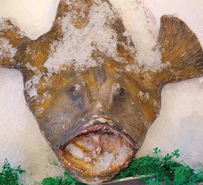 Seattle: Pike Place Market Seafood Tasting Tour - Smoked scallops and the market’s original fish vendor