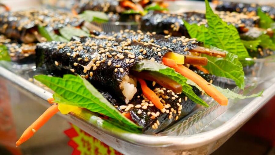 Seoul: Gwangjang Market Netflix Food Tour - Starting at Anguk Station and entering Insadong