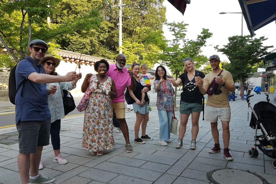 Seoul: Gwangjang Market Netflix Food Tour - Reaching Gwangjang Market for Korean street food