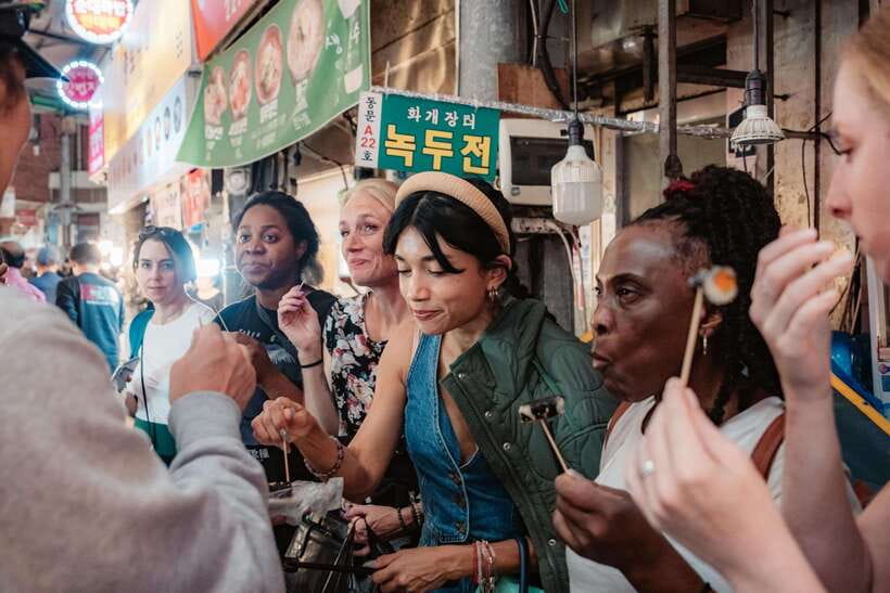 Seoul: Night Market Food Tour with Local Guide - Ten tastings, from safe choices to bold bites