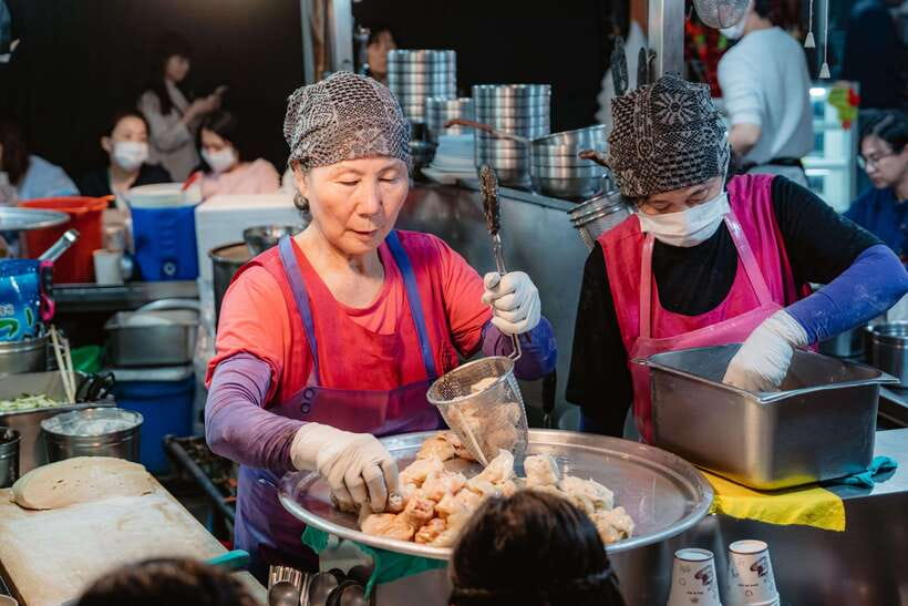 Seoul: Night Market Food Tour with Local Guide - Booking flexibility and practical details