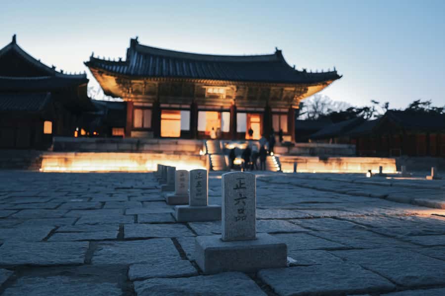 Seoul: Palace, Temple and Market Guided Foodie Tour at Night - Who should book this experience