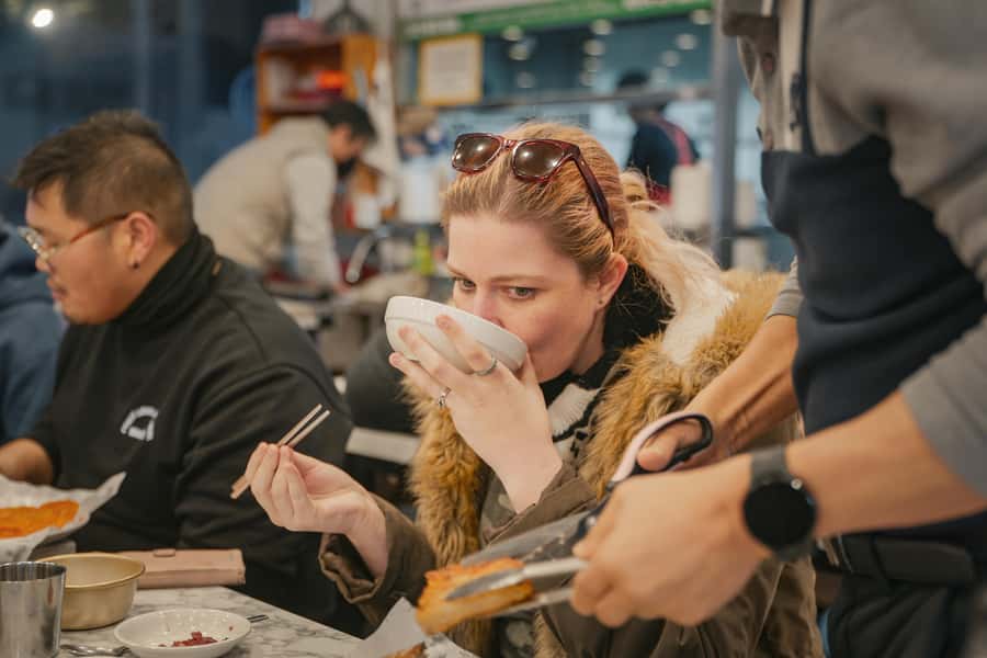 Seoul: Palace, Temple and Market Guided Foodie Tour at Night - Gwangjang Market and the included food