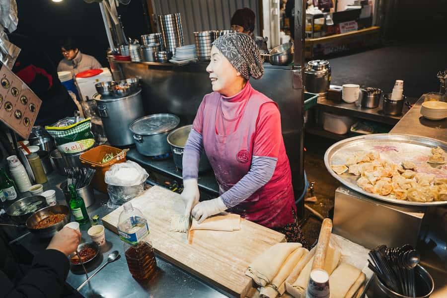 Seoul: Palace, Temple and Market Guided Foodie Tour at Night - Starting at Hyehwa Station and Daehangno