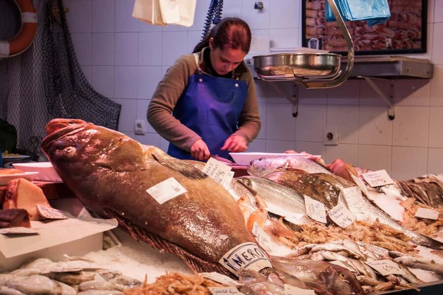 Seville: Food Tour with 10 Tastings of Tapas, Ham, Churros - Pringá and pinchito bring the bar food