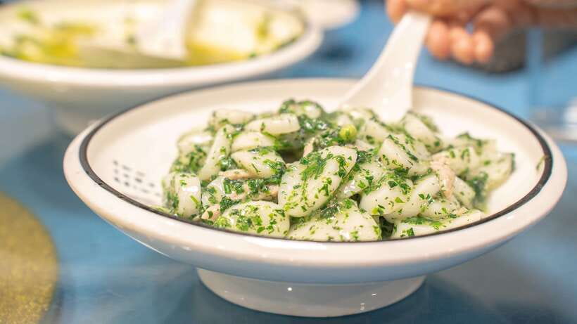 Shanghai: Evening Walking Food Tour - Starting at Jiashan Road with an appetite