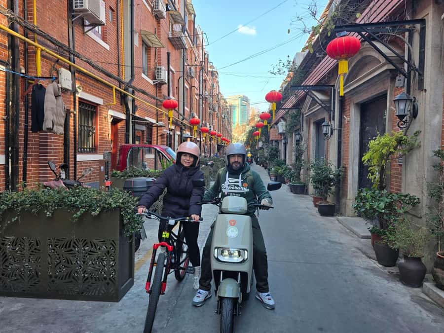 Shanghai Must-See and Foodie Test Bike Tour( Day & Night) - Crossing Nanjing Road