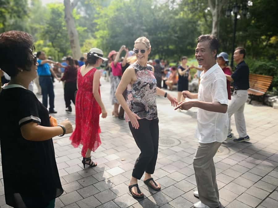 Shanghai Must-See and Foodie Test Bike Tour( Day & Night) - The guides make the difference