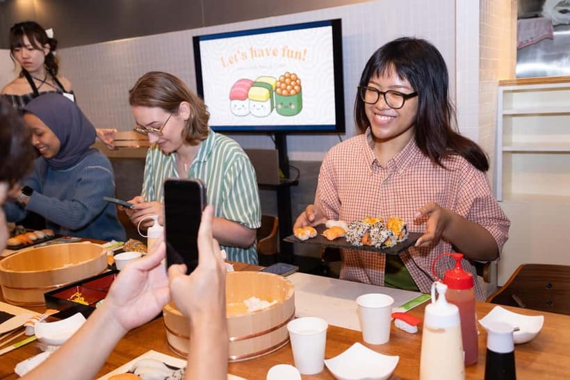Shibuya Tokyo: Sushi Making Class (Vegan/Vegetarian/Halal) - Fresh vegetables replace the usual fish