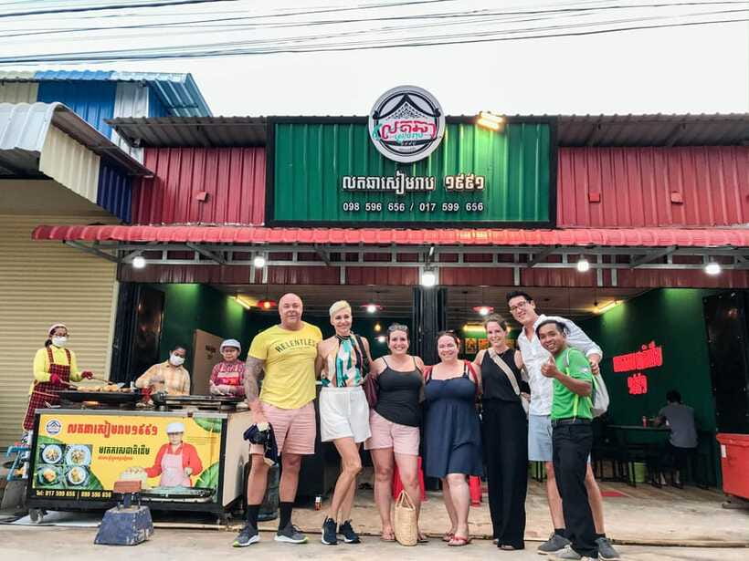 Siem Reap: Evening Food Tour with 10 Local Tastings - Long’s Bar closes with beer and conversation