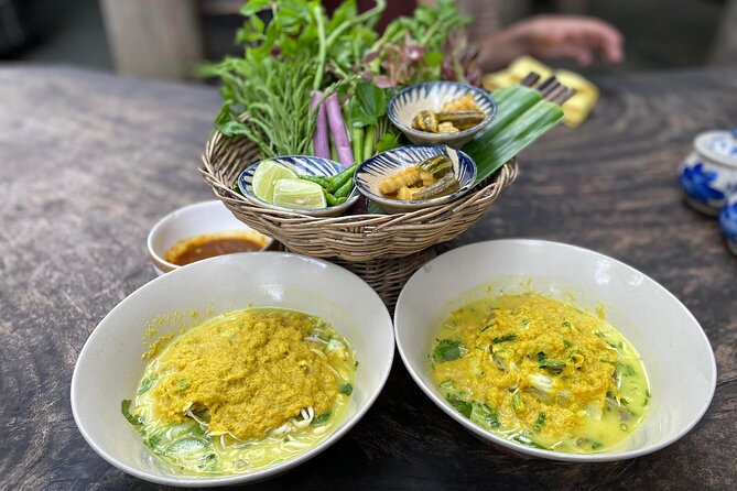 Siem Reap Evening Foodie Vespa Tour / Tuk Tuk Available - Finishing with beer at Long’s Bar