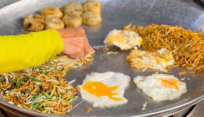 Siem Reap: Street Food Experience by Tuk-Tuk - Phum Num Banh Chok and Khmer green curry