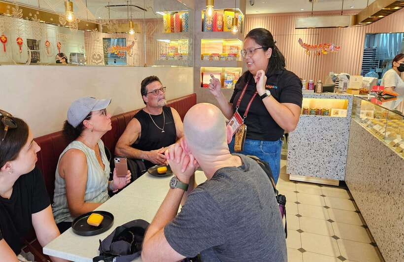 Singapore: Chinatown Hawker Guided 8-Dish Tasting Tour - Fried carrot cake is not dessert