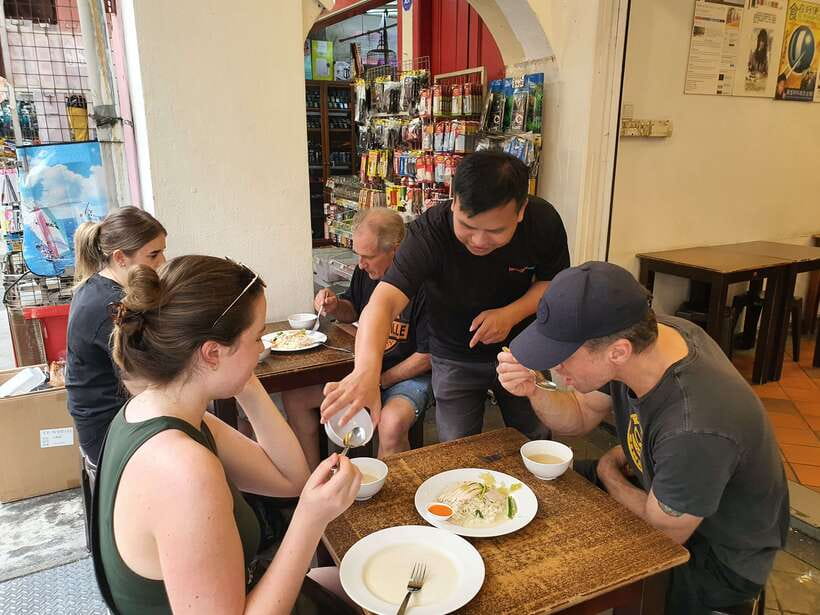 Singapore: Chinatown Hawker Guided 8-Dish Tasting Tour - Guide quality is the tour’s strongest feature