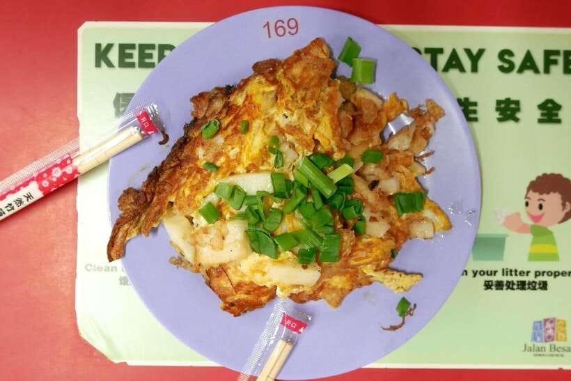 Singapore: Foodie Experience Guided Tour with 5 Tastings - The Michelin-starred hawker dish