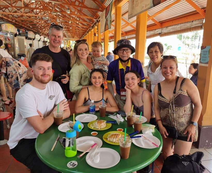 Singapore: Local Hawker Food Tour with Tastings - Meeting in Chinatown and getting oriented