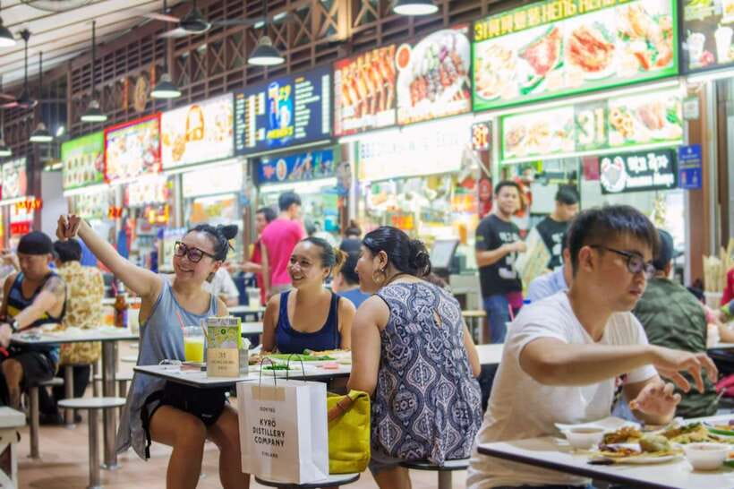 Singapore: Local Street Food Tasting Tour - Key points at a glance