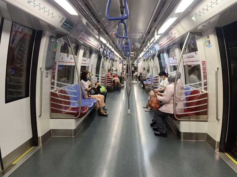 Singapore: Local Street Food Tasting Tour - The practical side: walking, weather, and food stops