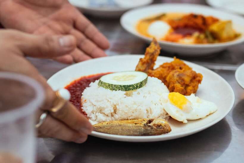 Singapore: Private Food Tour – 10 Tastings with Locals - Chinatown and the final tasting stretch