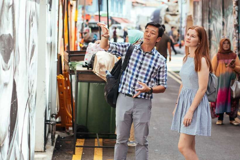 Singapore: Private Food Tour – 10 Tastings with Locals - Vegetarian options, pace, and physical effort